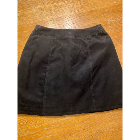 Divided Black Suede Mini Skirt With Front Zipper - Picture 4 of 4